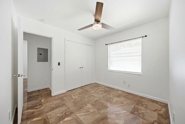 Building Photo - 5606 S Manhattan Ave