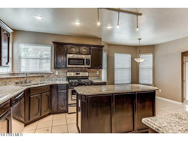 Building Photo - 12473 Tierra Limon Dr