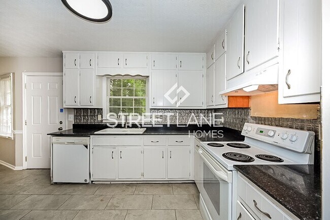 Building Photo - REDUCED!