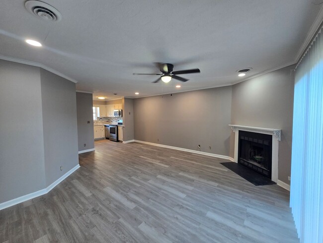 Building Photo - $1300 - Beautifully Renovated Townhome