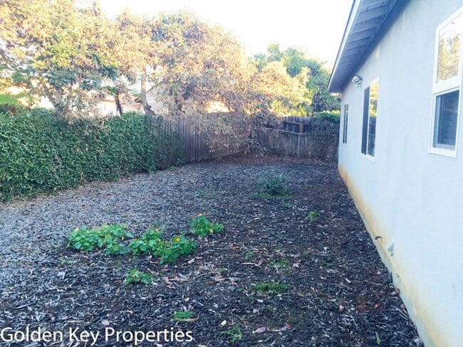 Building Photo - Charming detached granny flat in South Oceanside!