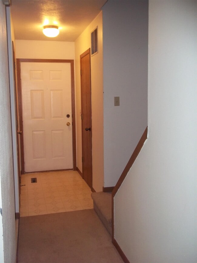 Building Photo - 3119 W Loras Dr