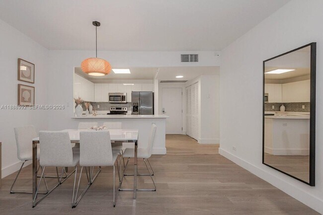 Building Photo - 2301 Collins Ave