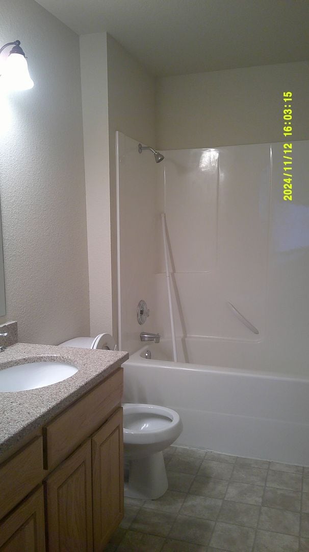 Building Photo - MOVE IN SPECIAL!! Spacious 3 bed 2.5 bath townhouse