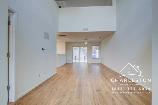 Building Photo - 2425 Scholar Ln