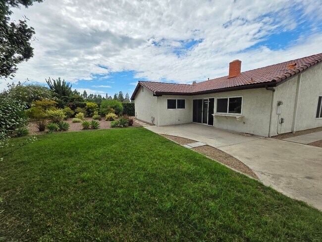 Building Photo - SPACIOUS 4BD/2BA WITH GARAGE, LAUNDRY AND ...