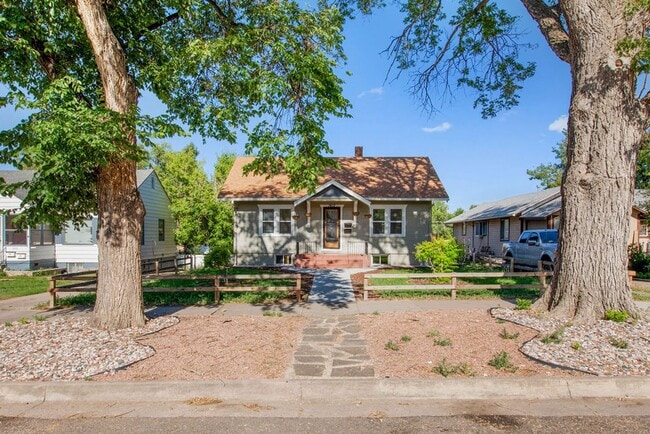 Building Photo - 2 Bedroom 1 Bath Duplex