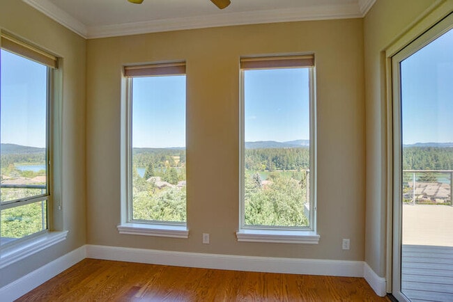 Building Photo - FOUR BEDROOM HOUSE IN LACAMAS SHORES WINTE...