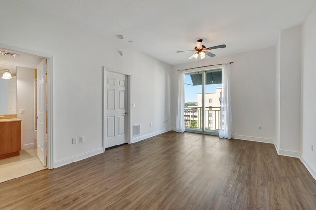 Building Photo - 610 Clematis St