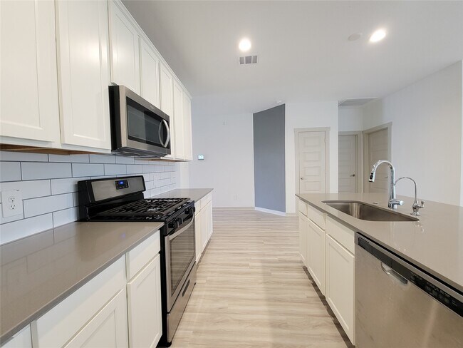 Building Photo - 7015 Halifax Harvest Ln