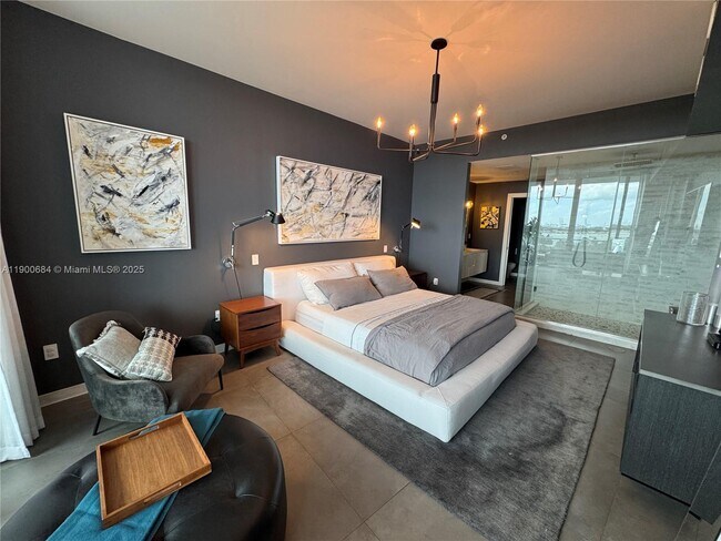 Building Photo - 2020 N Bayshore Dr