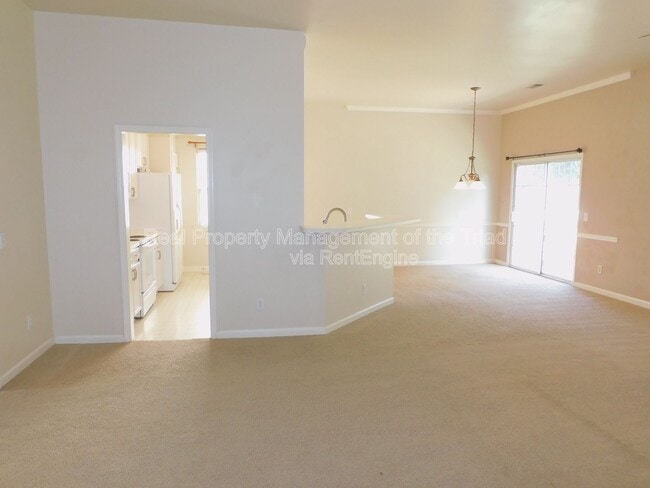 Building Photo - 3805 Tutbury Dr