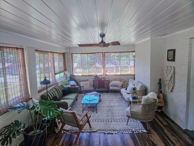 Enclosed Porch - 185 Charldon Rd
