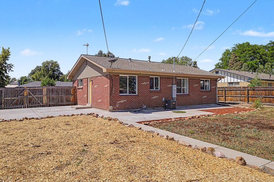 Building Photo - 6675 W Arizona Ave