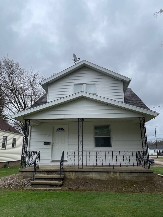 Building Photo - 147 Conrad St