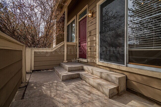 Building Photo - 1099 S Walden Way