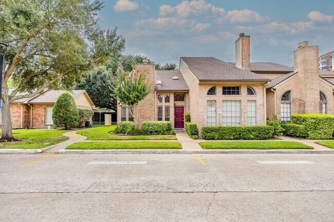 Building Photo - 1018 Memorial Village Dr