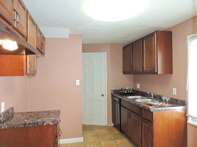 Building Photo - Renovated 3 Bedroom Colonial!