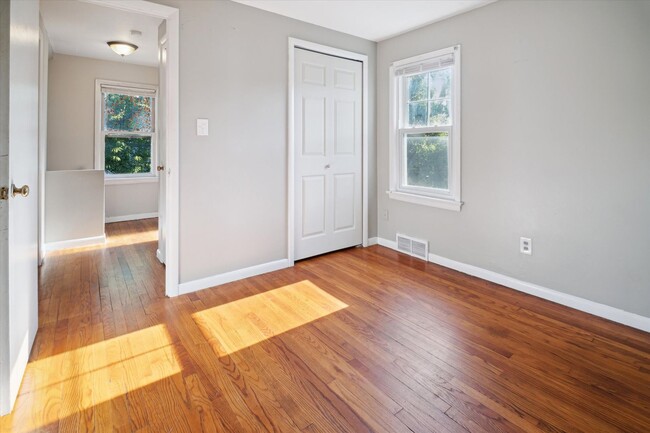 Building Photo - 1349 W 87th St