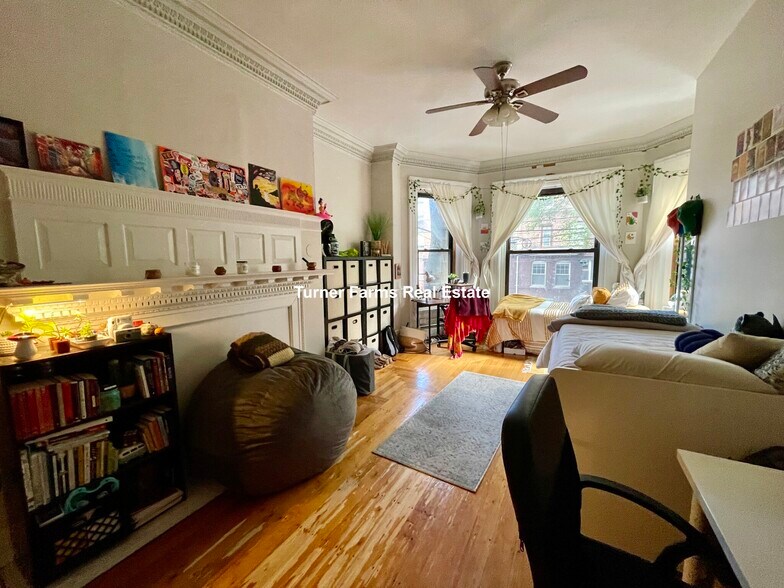 Primary Photo - 42 Fenway