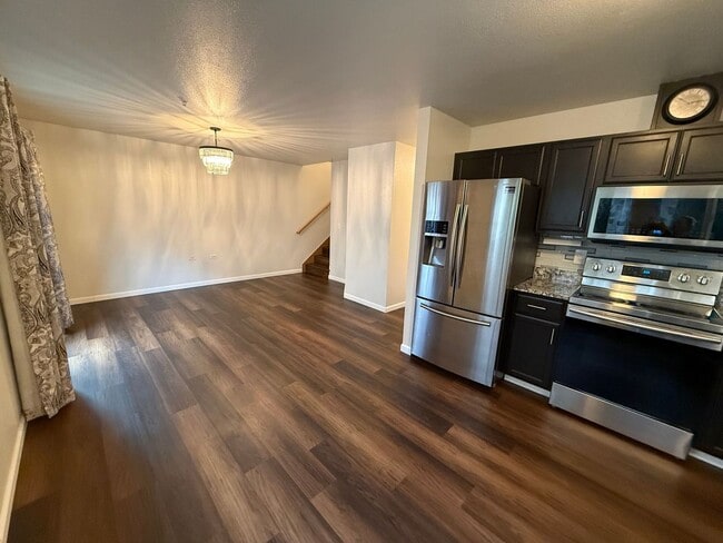 Building Photo - 4 bedroom townhome in Alicia Meadows with $500.00 off February rent if moved in by January end!