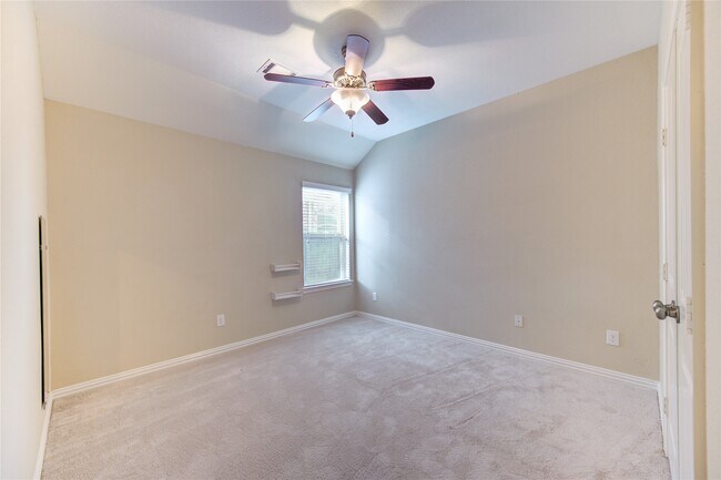 Building Photo - 6519 Point Hollow Ln