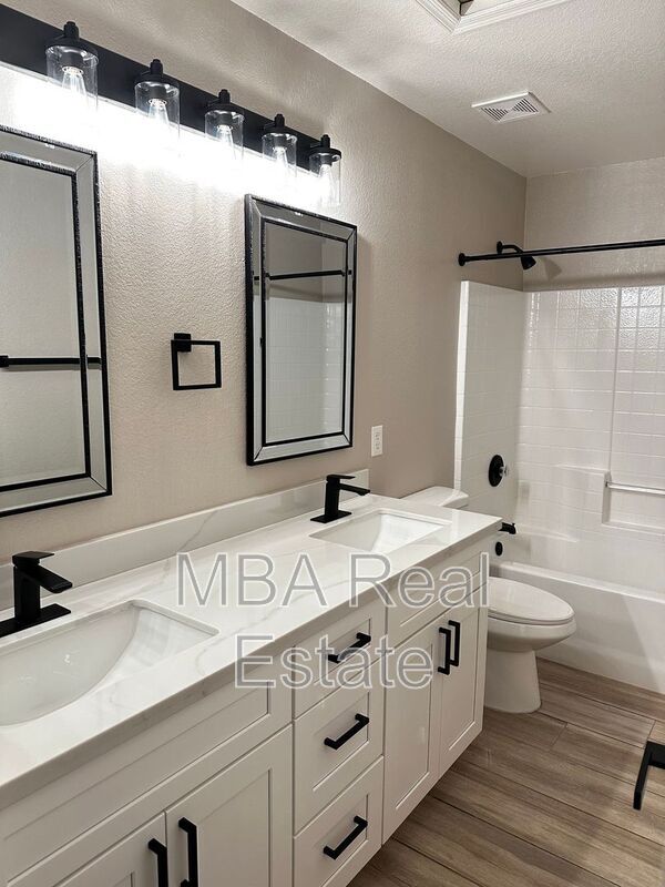 Building Photo - 1722 S Gilmore Cir