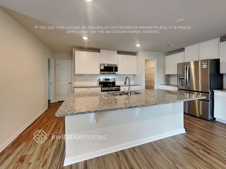 Building Photo - 1024 Woodhouse Dr