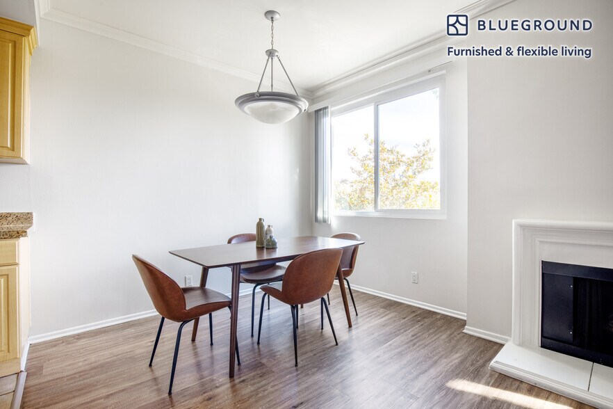 Building Photo - 467 S Arnaz Dr