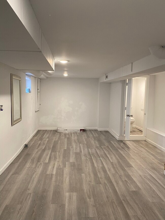 Building Photo - 64 Grove St