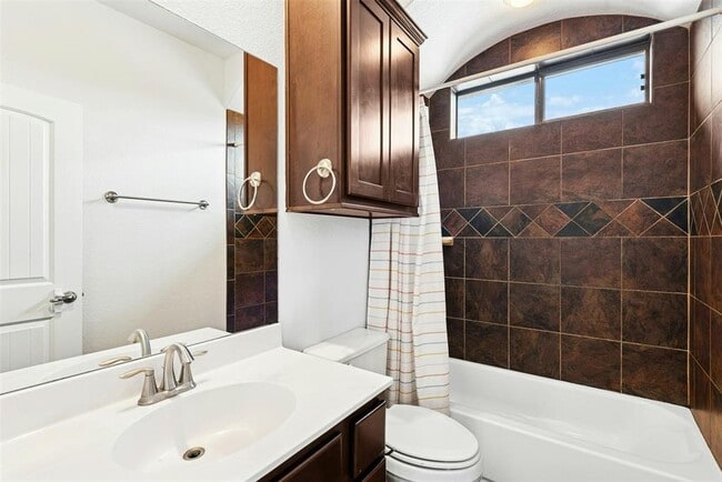 Building Photo - 430 Old Fitzhugh Rd