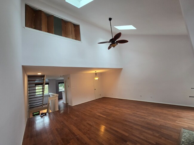 Building Photo - 2320 Kingbird Ln