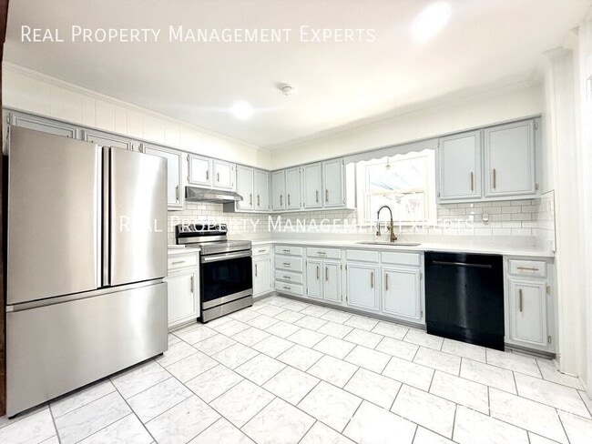 Building Photo - 10109 Windrift Rd