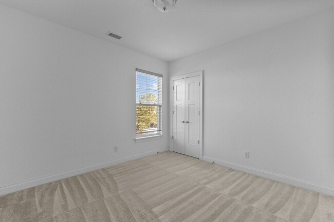 Building Photo - Exquisite 4-bedroom, 2.5-bath home located in the charming city of Chesapeake