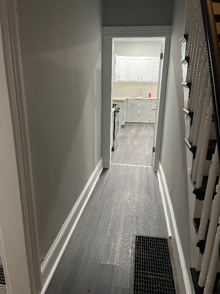 Building Photo - 595 William St