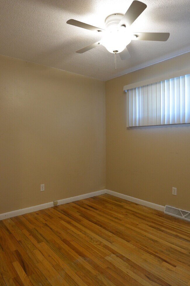 Building Photo - "Spacious 5-Bedroom 3 Bath in the Heart of...