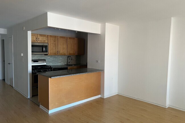 Building Photo - 222 W 14th St