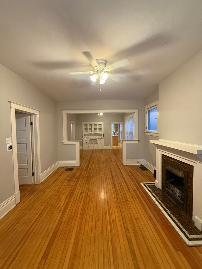 Building Photo - Gorgeously Classic 2 Bed/1 Bath in Whittier/City Park! AVAILABLE NOW!