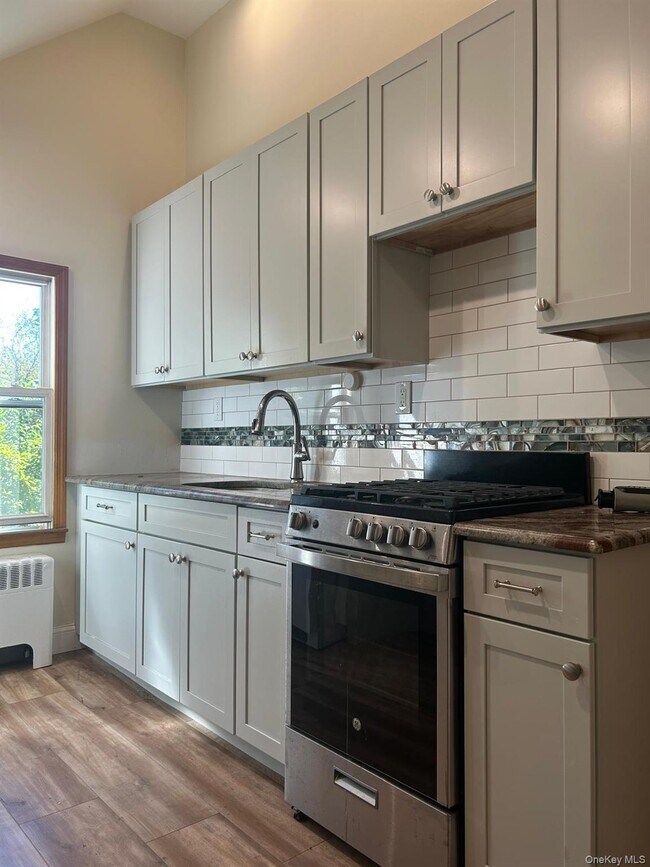 Building Photo - 42 Park Ave