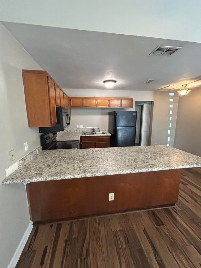 Building Photo - 912 S Lipona Rd