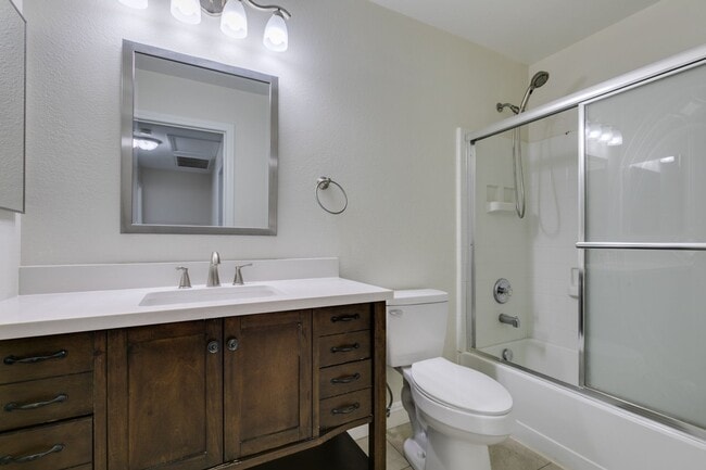 Building Photo - SOUTH WEST 3 BEDROOM UPDATED HOME WITH BALCONY