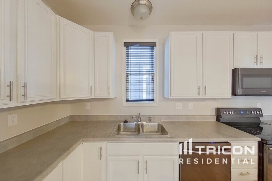 Building Photo - 6024 New Town Dr