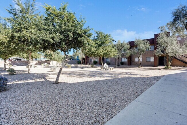 Building Photo - 3810 N Maryvale Pkwy