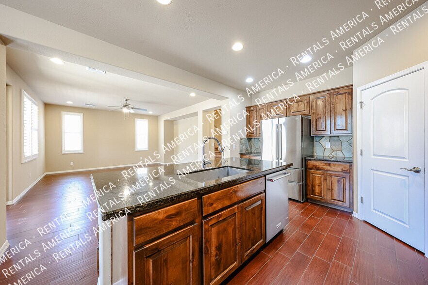 Building Photo - 3575 S Jasmine Dr