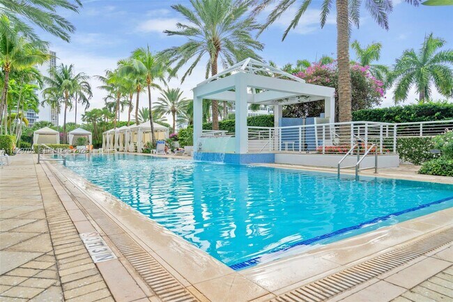 Building Photo - 2831 N Ocean Blvd