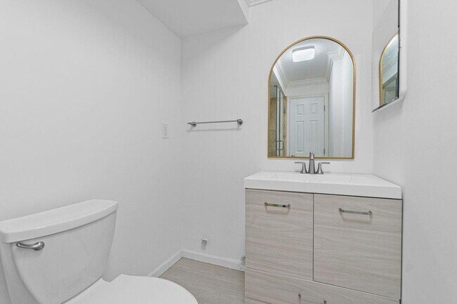 Building Photo - 8 Royal Palm Way