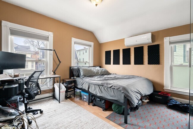 Building Photo - 12 Pomeroy St