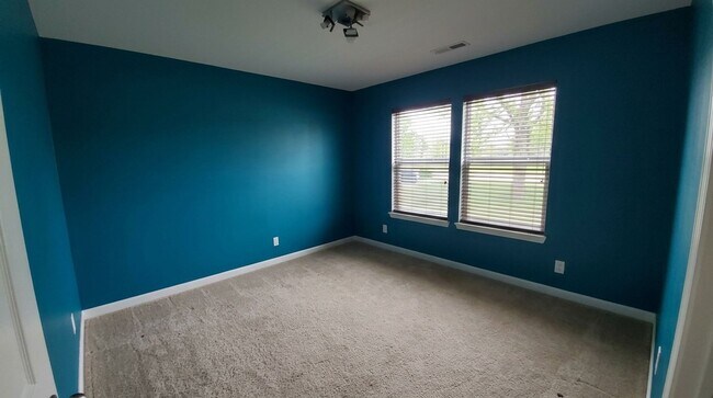 Building Photo - Spacious 3BD/2BR +Den Ranch in Lindberg Village