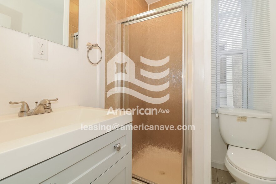 Building Photo - 234 N Hobart St