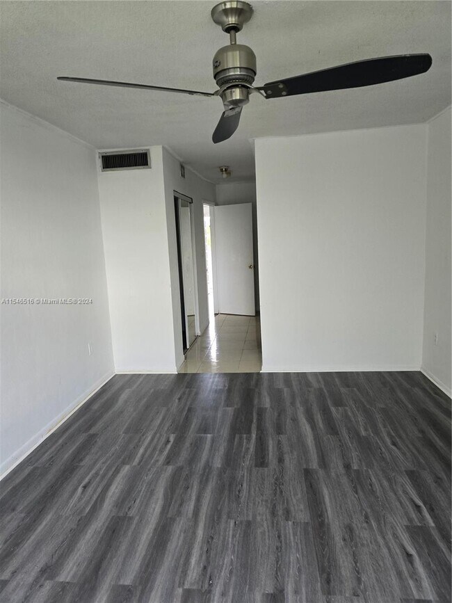 Building Photo - 1351 NE 191st St